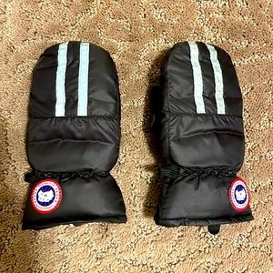 *NEW* Toddler Canada Goose Mittens